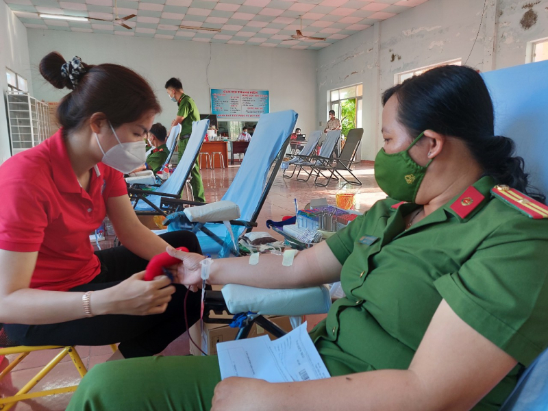 Hàng trăm CBCS Công an tỉnh Sóc Trăng hiến máu nhân đạo -0