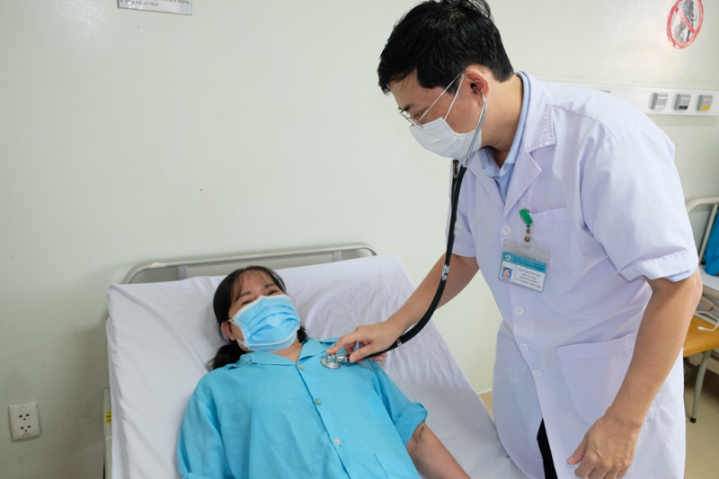 Đà Nẵng: Một phụ nữ bị khối u hơn 3kg chèn ép tim phổi  -0