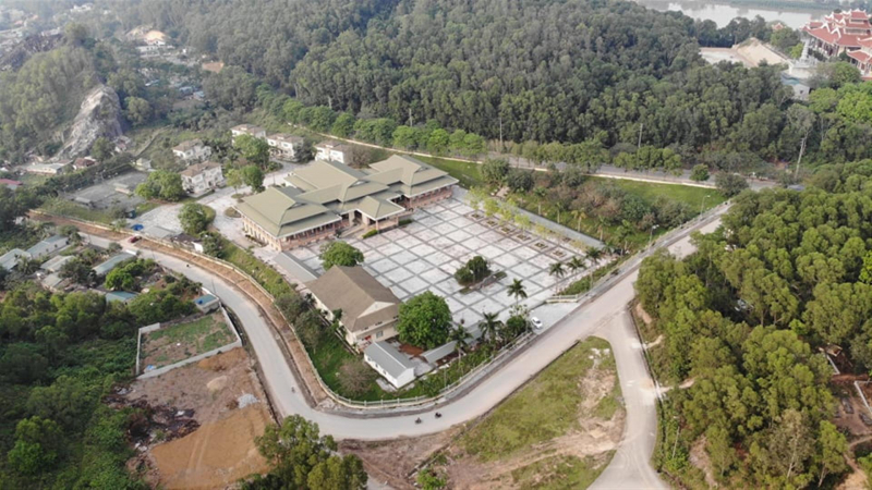 Cận cảnh trung tâm hội nghị hơn 160 tỷ đồng bỏ hoang -0