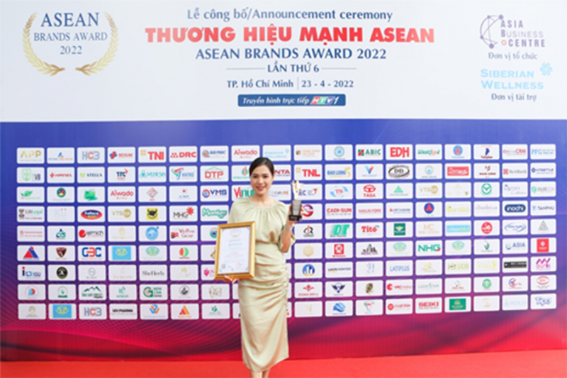 Venesa nhận cú đúp giải thưởng tại Lễ công bố Thương hiệu mạnh ASEAN 2022 -0