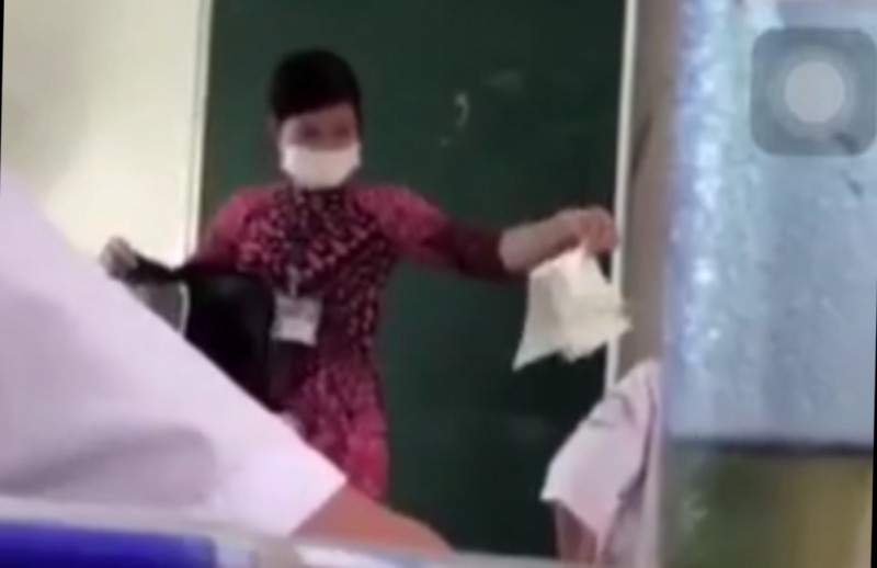 Xác minh thầy giáo đánh học sinh và cô giáo rũ sách vở học sinh xuống đất -0