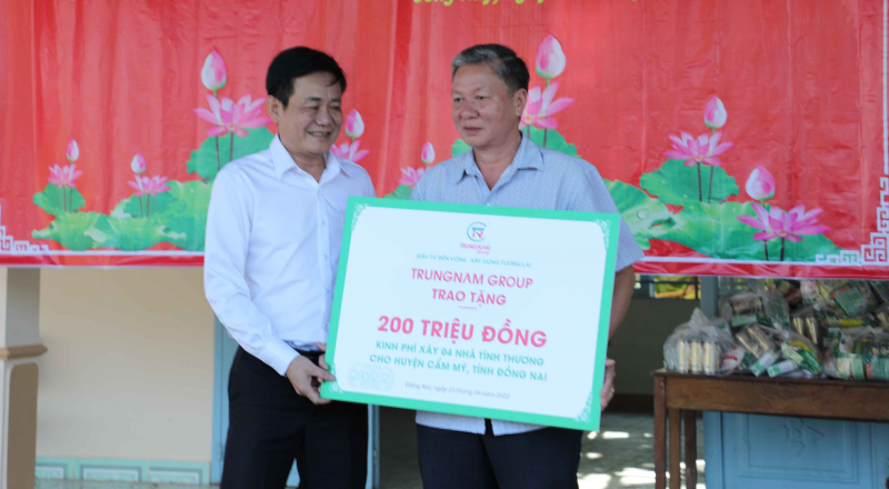 Nhiều hoạt động thiết thực với người nghèo trong ngày ra quân làm công tác dân vận  -0