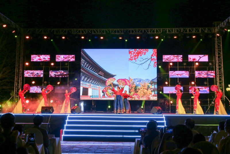 đoàn nt thành phố hội an biểu diễn tiết mục giao lưu.jpeg -0