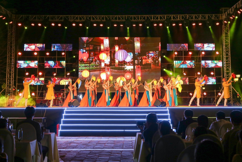 đoàn nt thành phố hội an biểu diễn.jpeg -0