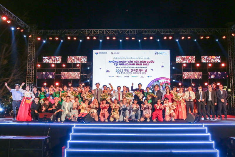 nghệ sỹ chụp ảnh cùng lãnh đạo các cơ quan hq và quảng nam, hội an.jpeg -0