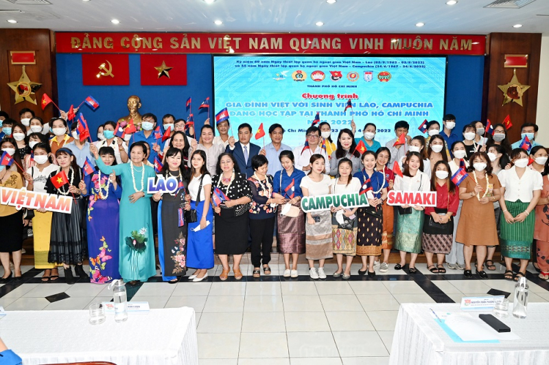 sinh vien lao.jpg -0