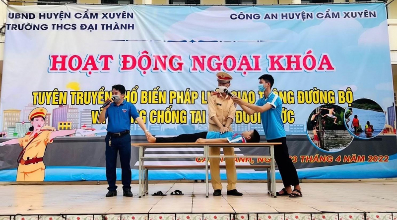 Tuyên dương nam sinh lớp 8 dũng cảm cứu 2 em nhỏ đuối nước -0