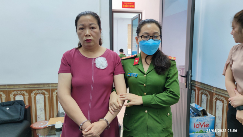 Bắt tạm giam Giám đốc Trung tâm Quản lý đất đai TP Biên Biên Phủ để cấp dưới ép công nhân phải “lại quả” gần 2 tỷ đồng  -0