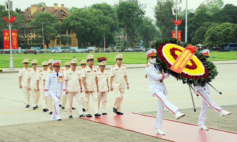 Lãnh đạo Đảng, Nhà nước, Bộ Công an vào Lăng viếng Chủ tịch Hồ Chí Minh -0