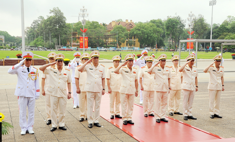 Lãnh đạo Đảng, Nhà nước, Bộ Công an vào Lăng viếng Chủ tịch Hồ Chí Minh -0