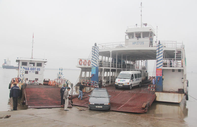 Hải Phòng tạm dừng chuyển ô tô qua phà Gót (Cát Hải) -0