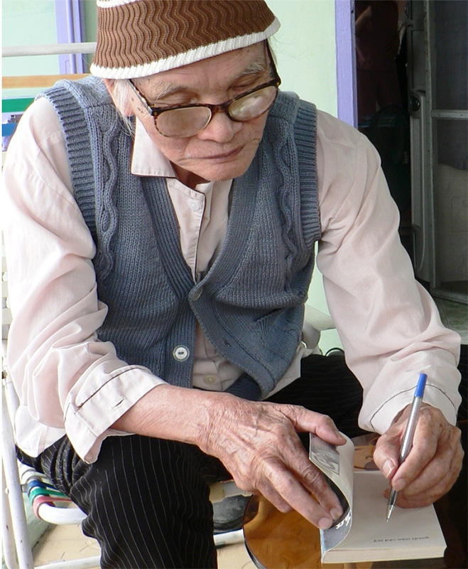 Võ Hồng - Người tránh xa những “vết xe cũ” -0