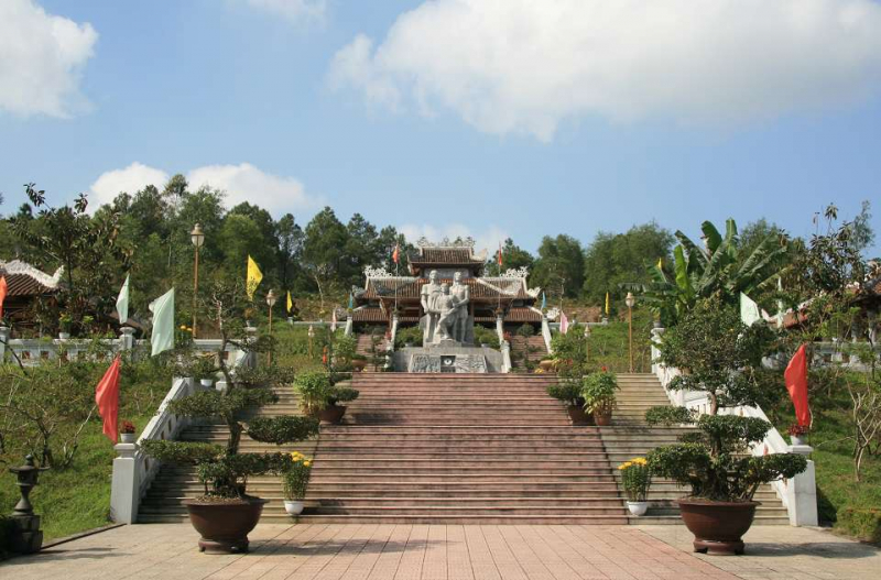 Cần sớm tu bổ, bảo tồn di tích Chín Hầm -0