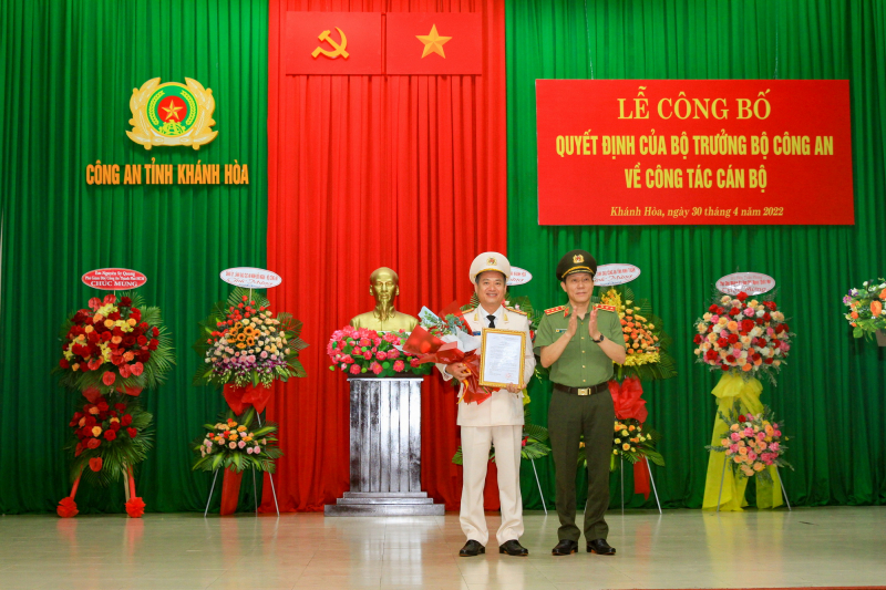 Công bố quyết định của Bộ Công an phân công nhiệm vụ Giám đốc Công an tỉnh Ninh Thuận và Khánh Hòa -0