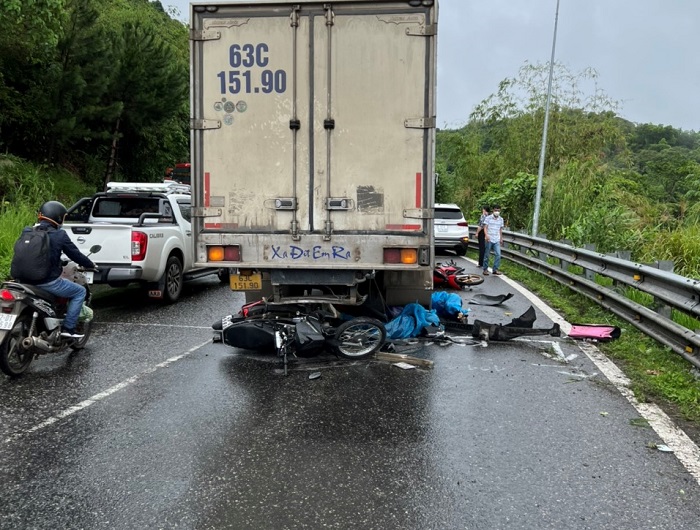 Tạm giữ hình sự du khách gây tai nạn khiến 2 người tử vong -0