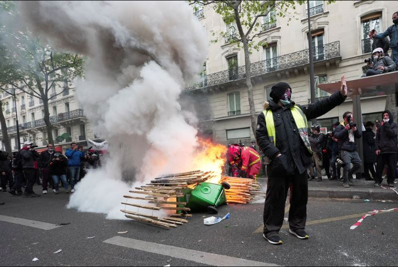 Bạo lực bùng phát khi biểu tình bạo động lan rộng tại Pháp -1