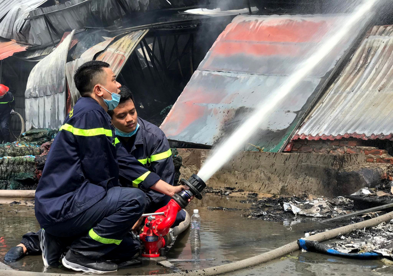 Cháy lớn cơ sở làm chăn ga gối đệm -0