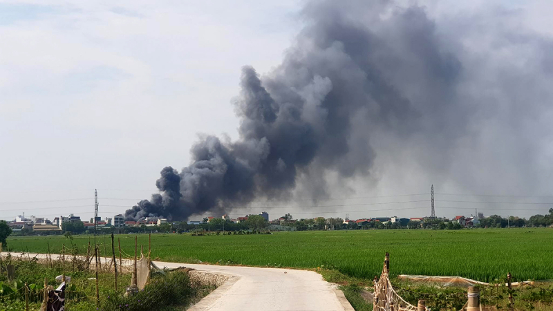 Cháy lớn cơ sở làm chăn ga gối đệm -0