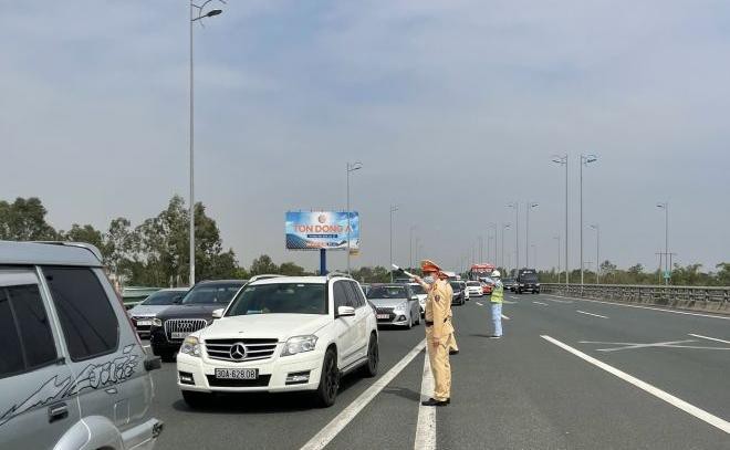 4 ngày nghỉ lễ, toàn quốc xảy ra 104 vụ tai nạn giao thông -0