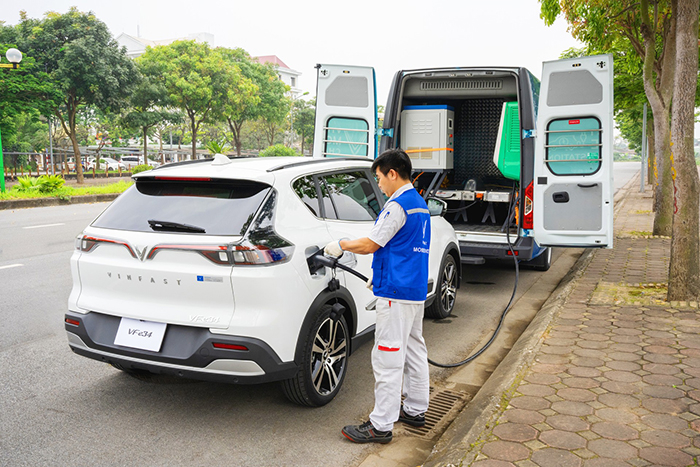 VinFast triển khai Dịch vụ cứu hộ pin ô tô điện 24/7 -0
