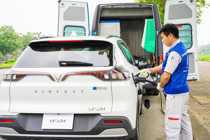 VinFast triển khai Dịch vụ cứu hộ pin ô tô điện 24/7 -1