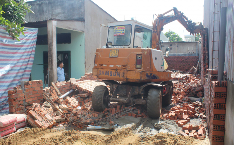 Cưỡng chế “nóng” 18 công trình xây dựng trái phép có dấu hiệu do giang hồ bảo kê -0