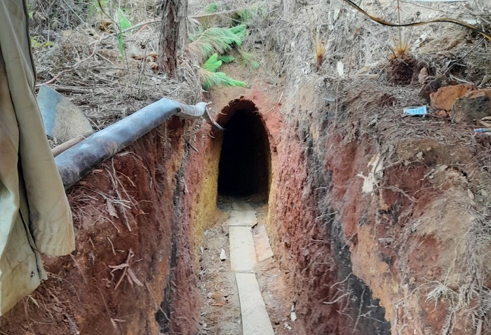 Truy quét điểm nóng “thiếc tặc”, bắt giữ 4 đối tượng -0