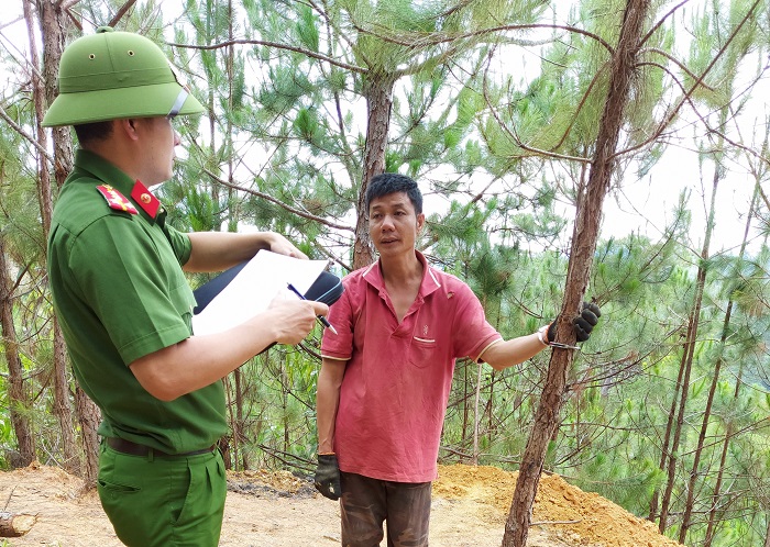 Truy quét điểm nóng “thiếc tặc”, bắt giữ 4 đối tượng -0