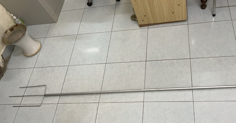 Bắt nhóm thiếu niên đập máy bán nước giải khát tự động -0