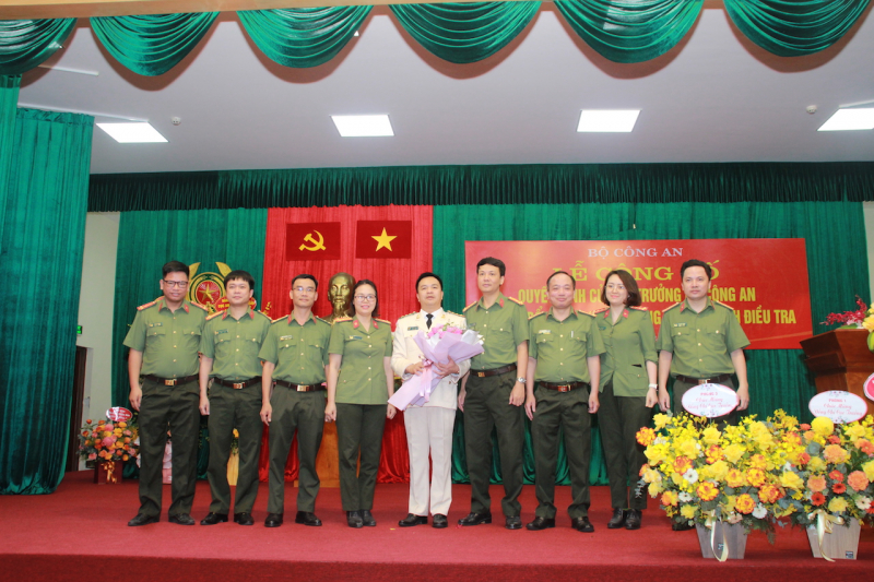 Công bố và trao quyết định bổ nhiệm Cục trưởng Cục An ninh điều tra, Bộ Công an  -1