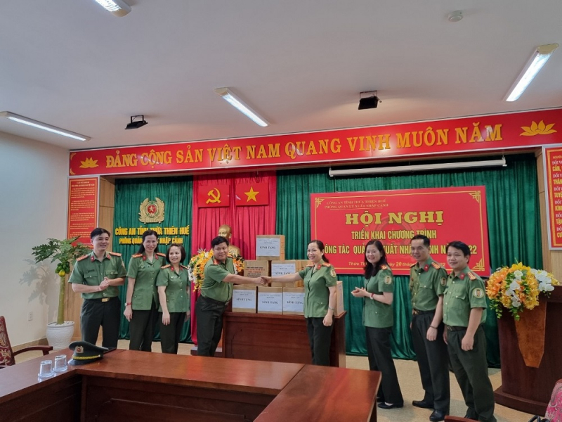 Cục Quản lý xuất nhập cảnh dâng hương tại Thành cổ Quảng Trị -0