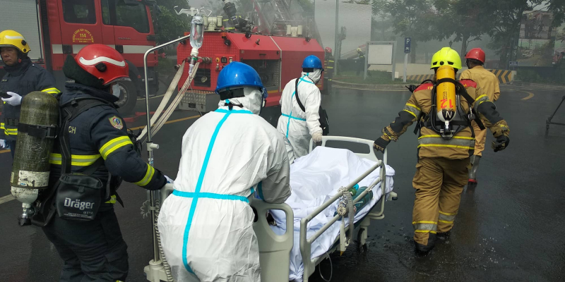 Cứu 200 người thoát khỏi sự cố cháy tầng hầm Bệnh viện Ung bướu -3