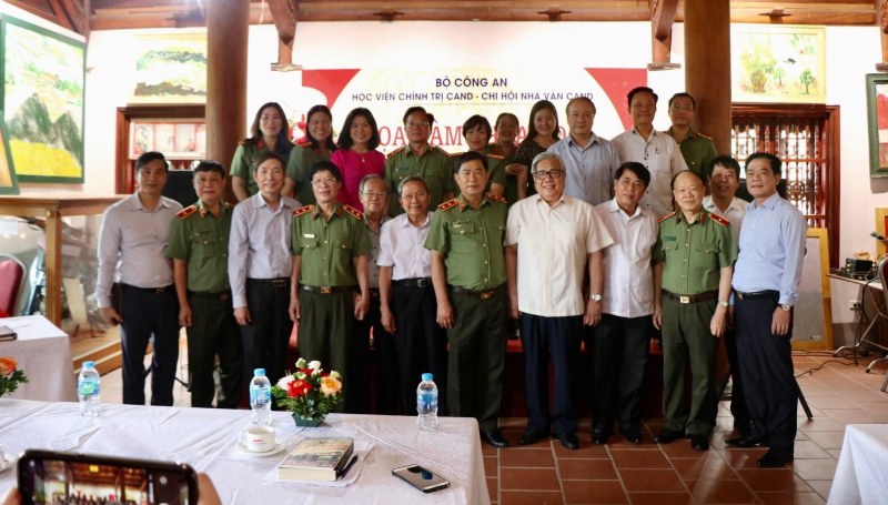 Toạ đàm khoa học “Cơ sở lý luận và cơ sở thực tiễn của văn hoá CAND” -0