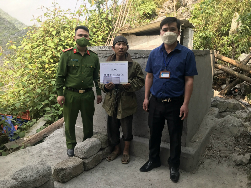 Sẻ chia khó khăn với người mắc bệnh tâm thần sống đơn thân tại xã Sính Lủng -0