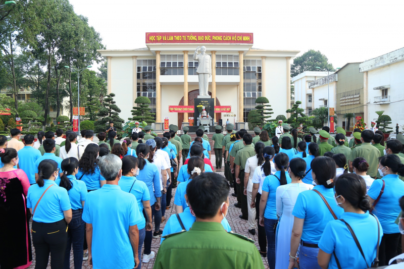 Hàng ngàn phần quà đến với Công đoàn viên trong chương trình “Cám ơn người lao động trong CAND” -1
