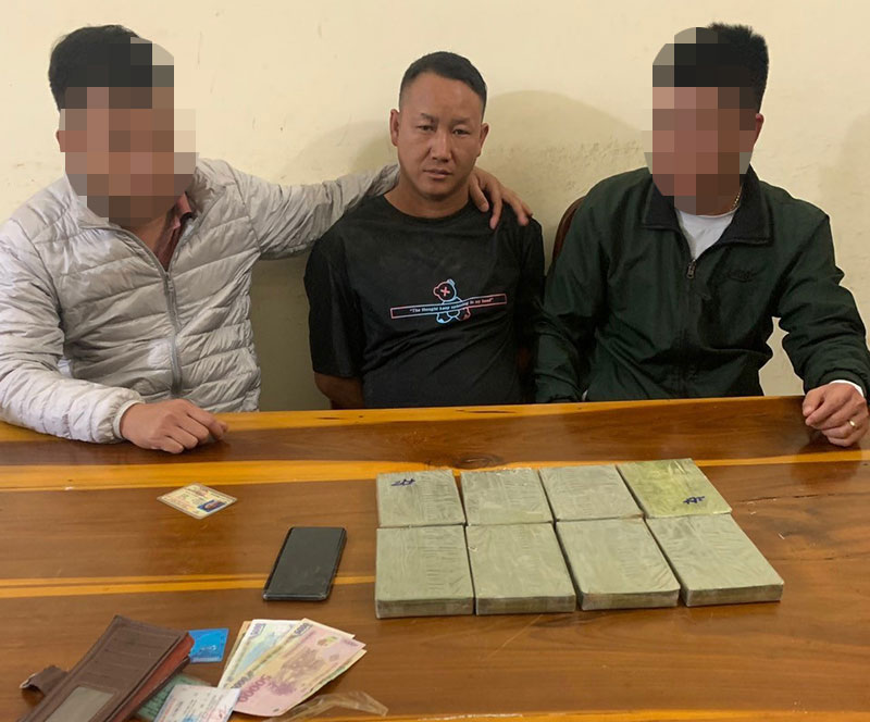 Liên tiếp bắt 2 đối tượng vận chuyển trái phép 8 bánh heroin và 30.000 viên MTTH -0