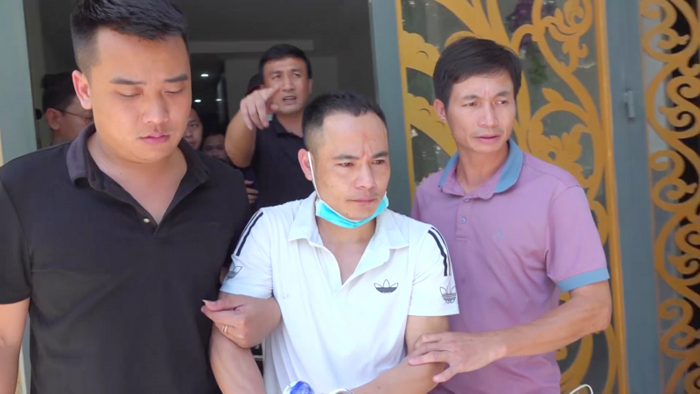 Bắt “nóng” nhóm đối tượng truy nã nguy hiểm -1