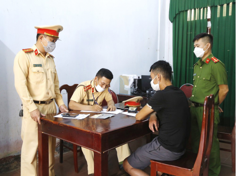 Mạnh tay xử lý tài xế sử dụng ma túy, uống rượu bia -0