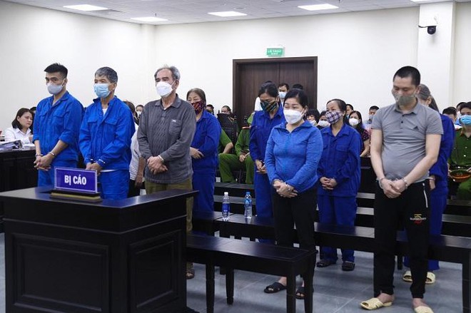 Chủ mưu vụ chiếm đoạt 22 tỷ đồng bỏ trốn, 11 đồng phạm lĩnh án -0