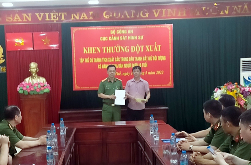 Cục Cảnh sát hình sự khen thưởng