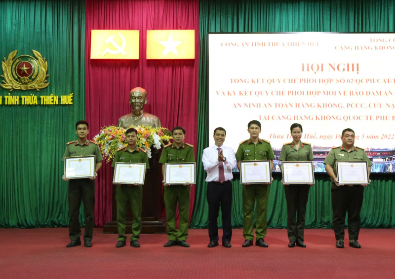 Tăng cường đảm bảo an ninh, an toàn tại Cảng hàng không quốc tế Phú Bài  -0