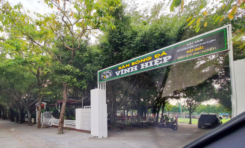 Tự ý xây sân bóng, kinh doanh trên “đất vàng” của Nhà nước -0