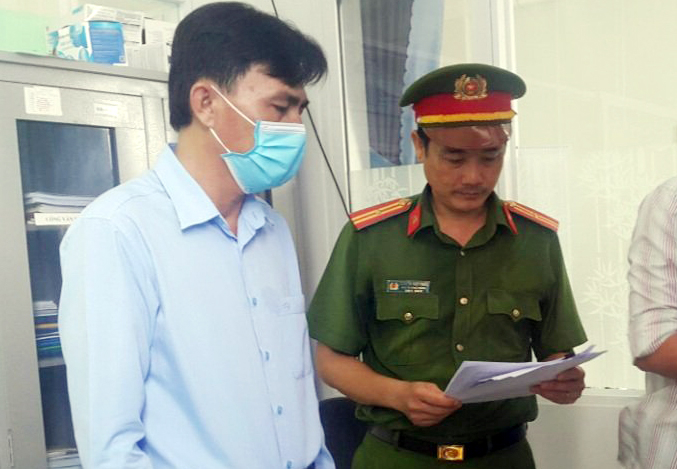 Cựu Giám đốc CDC Hậu Giang cùng 2 thuộc cấp bị bắt do vi phạm quy định về đấu thầu gây hậu quả nghiêm trọng -0