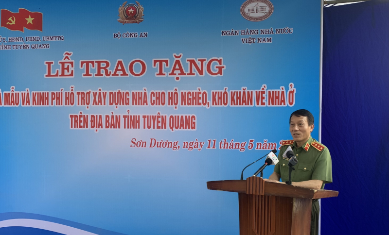 Bộ Công an trao tặng nhà và kinh phí hỗ trợ xây dựng nhà cho các hộ nghèo tại Tuyên Quang -0