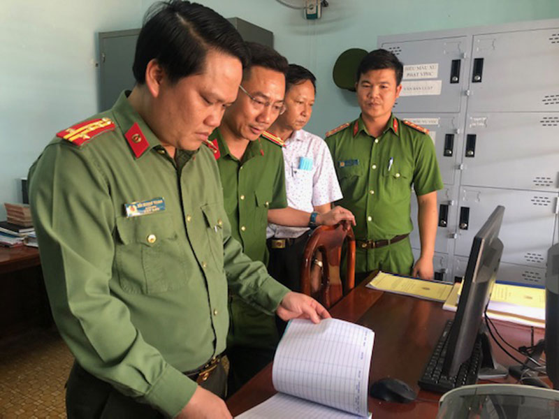 Kiểm tra việc triển khai phân cấp đăng ký xe tại địa bàn cơ sở -1