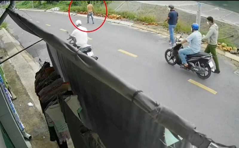 Bị đâm trọng thương vì …nhắc nhở khách không hút thuốc trong cây xăng -0