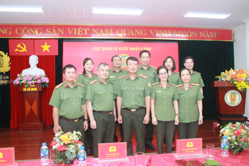 Mít tinh kỷ niệm 69 năm Ngày thành lập Cục Quản lý xuất nhập cảnh  -0