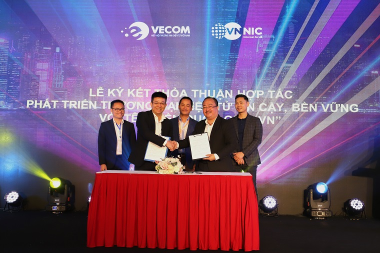 Phát triển thương mại điện tử an toàn bằng tên miền quốc gia .vn -0