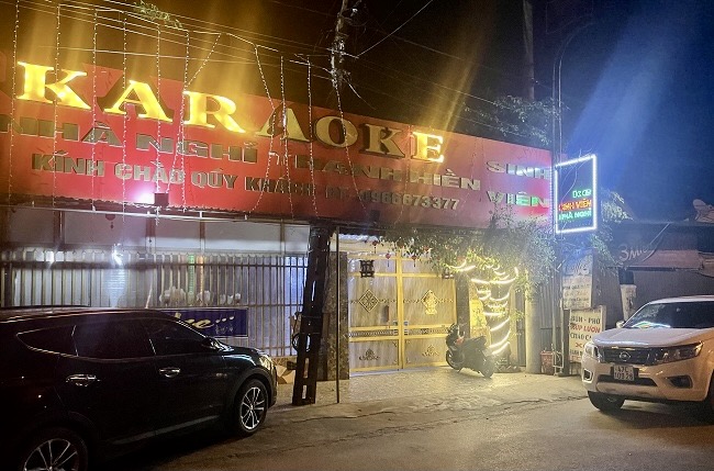 Bí ẩn bên trong quán karaoke kiêm nhà nghỉ ven Quốc lộ 46 -0