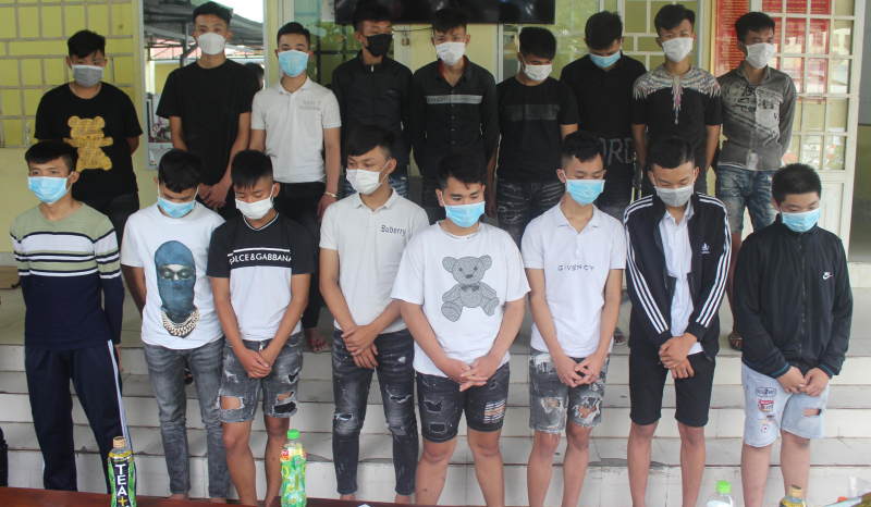 Tạm giữ  22 đối tượng dùng súng và bom xăng giải quyết mâu thuẫn -0